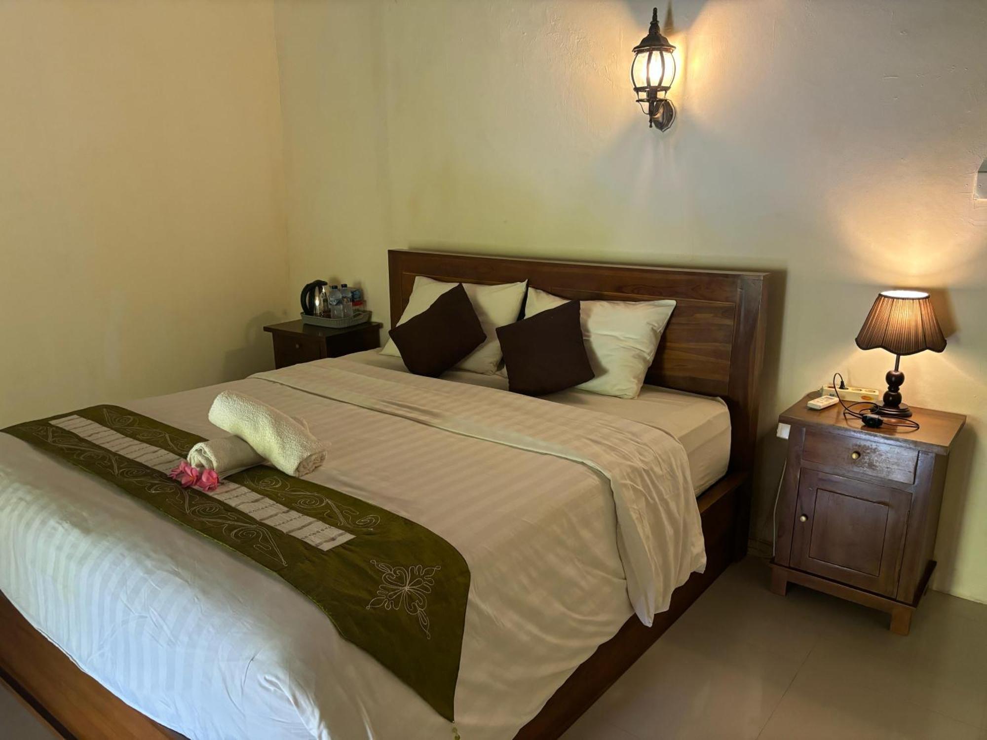 Kubu Artha Bungalow Nusa Penida Ped Exterior photo